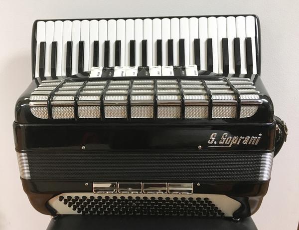 S deals soprani accordion