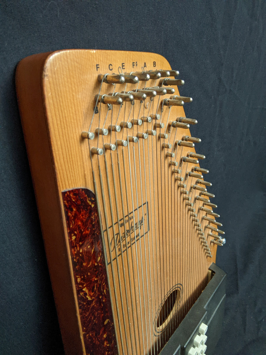 Oscar Schmidt 45CR 21-Chord Autoharp w/hard case – House of