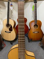 Veillette Flyer Guitar (used)