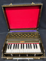 Wynne Paris Yoga Traveler Harmonium
